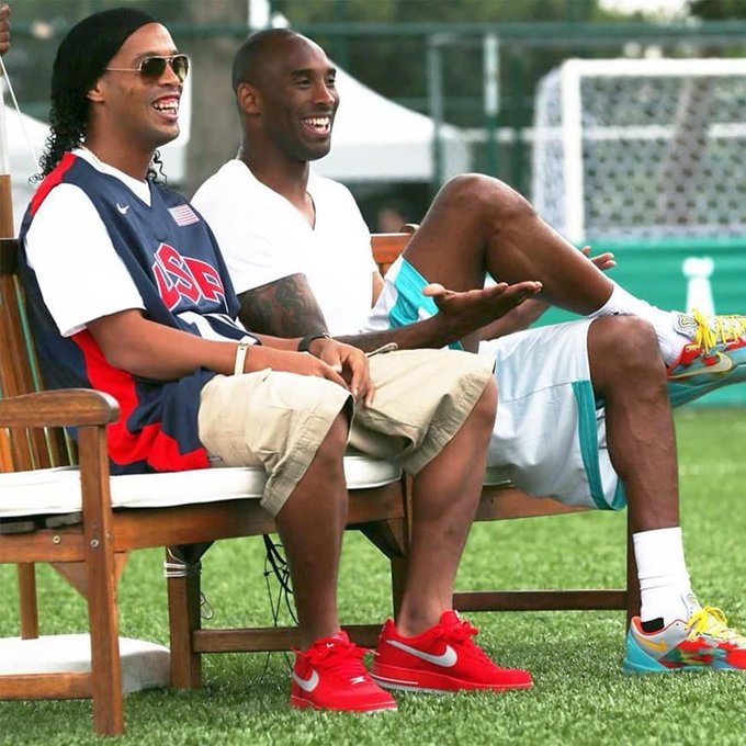 Ronaldinho từng giới thiệu Messi năm 17 tuổi với huyền thoại Kobe Bryant