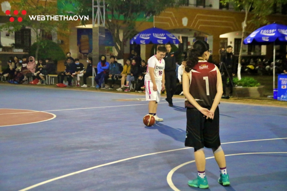 Hanoi Sisters Cup dừng bóng 8 và 24 giây tưởng niệm Kobe Bryant