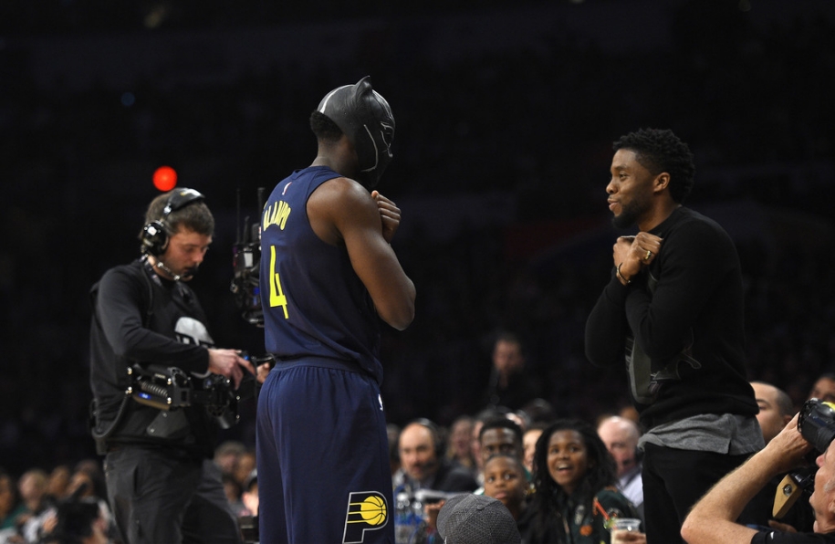 Dwyane Wade cùng Black Panther chấm điểm Dunk Contest tại NBA All-star 2020