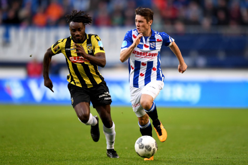 Văn Hậu tiếp tục dự bị trong ngày Heerenveen thua tan nát Vitesse
