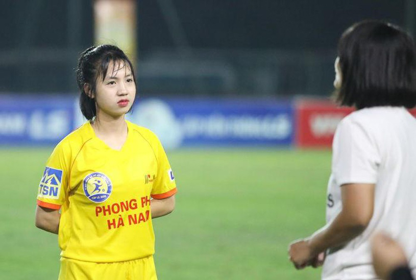 Nhan sắc nổi bật của hai nữ cầu thủ Hoàng Thị Loan và Trần Thị Duyên