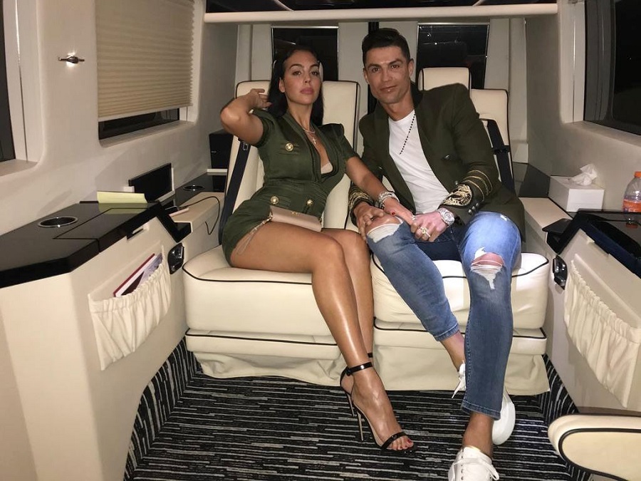 Ronaldo hào phóng chu cấp tiền để bạn gái sống xa hoa