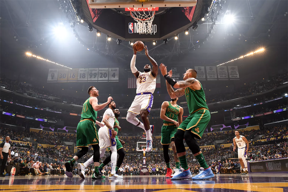 LeBron James ném clutch, Lakers thắng nghẹt thở Celtics dù Jayson Tatum đạt career-high