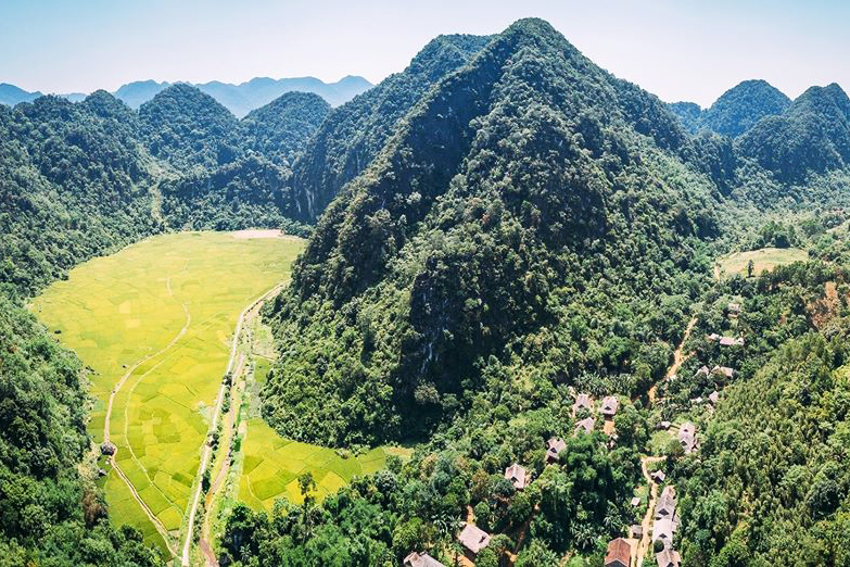 Người đẹp Slovakia vô địch 70km Vietnam Jungle Marathon 2019 chia sẻ bí quyết chinh phục núi rừng Pù Luông