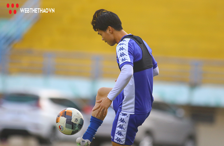 Chùm ảnh: Công Phượng tích cực tập luyện, quyết tâm xé lưới Hà Nội FC