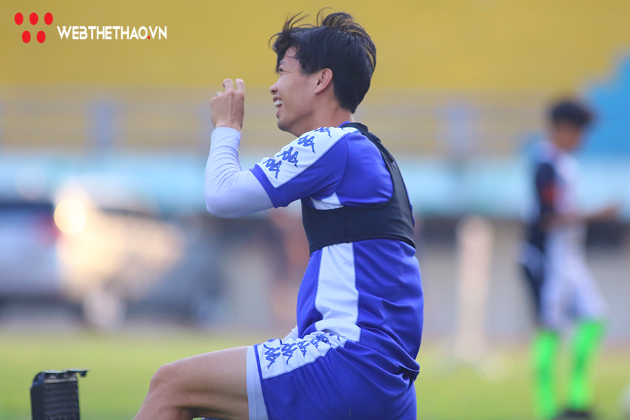 Chùm ảnh: Công Phượng tích cực tập luyện, quyết tâm xé lưới Hà Nội FC