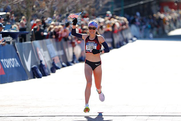 Nữ nhân viên quán cà phê lần đầu chạy marathon, giành ngay suất dự Olympic