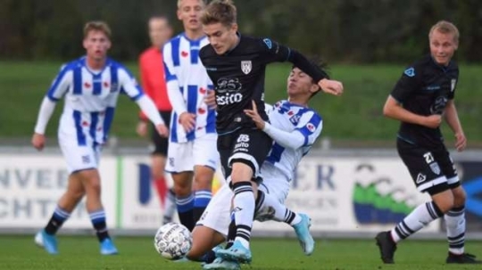 Văn Hậu rời sân sớm trong ngày Jong Heerenveen vùi dập đối thủ