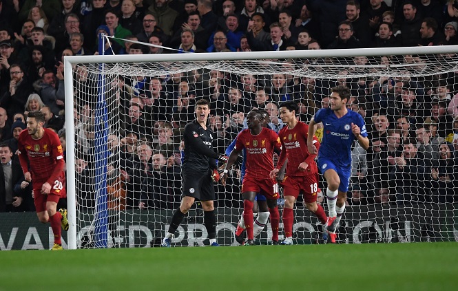 Thủ môn Chelsea cứu thua 3 lần liên tiếp trước Liverpool gây kinh ngạc