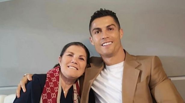 Ronaldo đăng thông báo tình hình của mẹ sau cơn đột quỵ