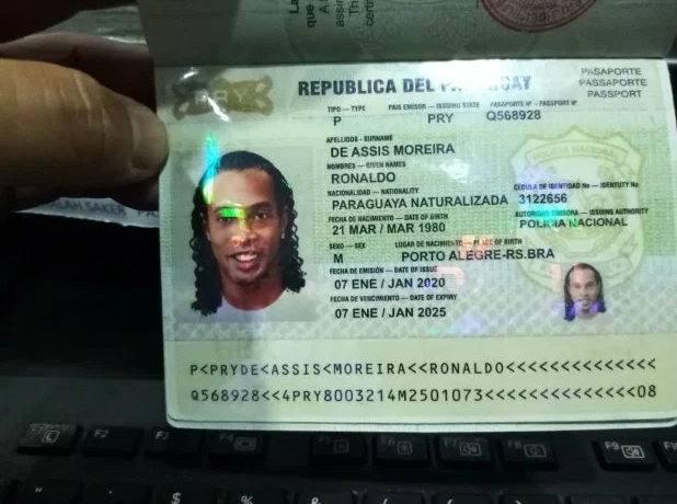 Ronaldinho nói gì trong 8 giờ thẩm vấn sau khi bị tạm giữ ở Paraguay?