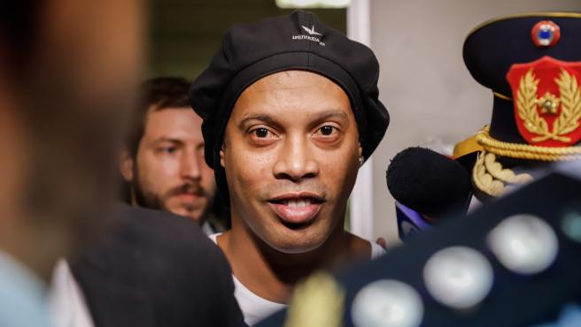 Tin bóng đá 7/3: Ronaldinho bị bắt giữ hai lần trong 48 giờ