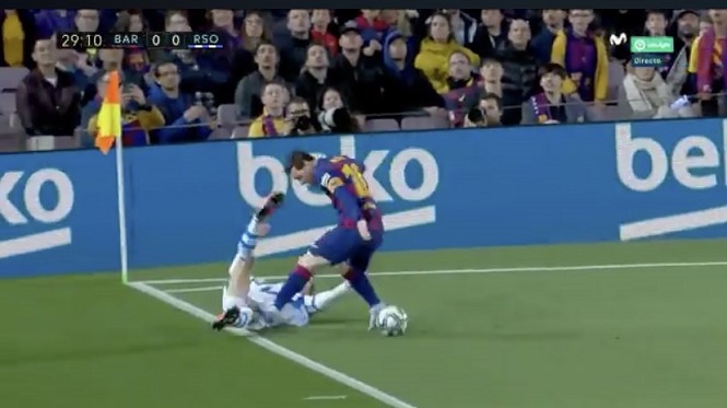 Messi nhận thẻ phạt chưa từng thấy trong sự nghiệp với Barca