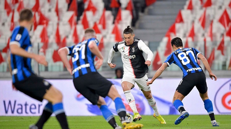Ronaldo và Juventus có thể phải đá play-off để quyết định chức vô địch Serie A