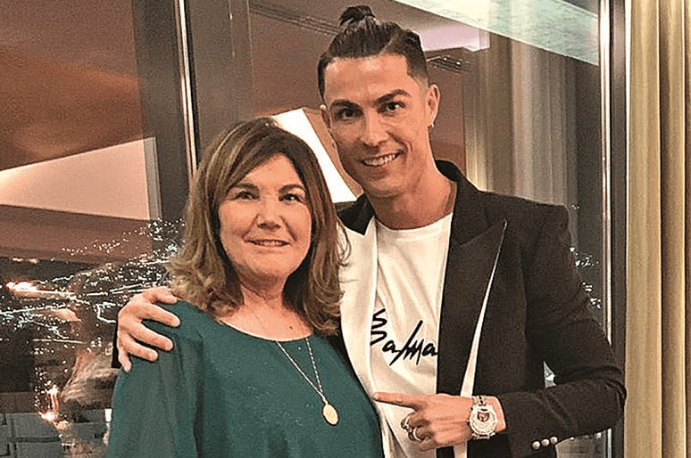 Ronaldo đưa gia đình về quê nhà trú ẩn phòng tránh virus corona
