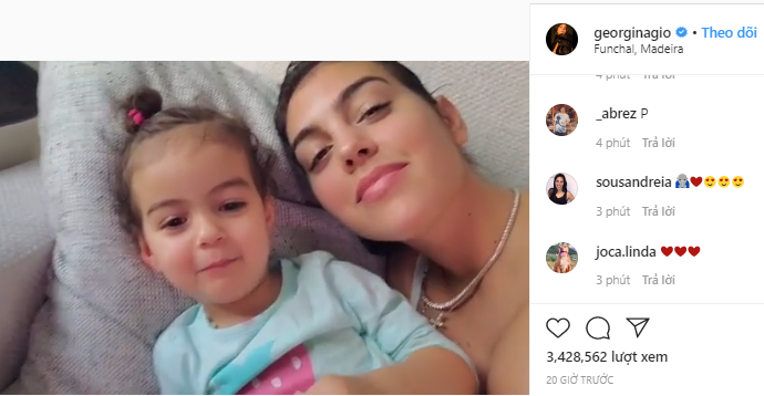 Bạn gái Ronaldo khiến người hâm mộ xúc động với video cùng con gái