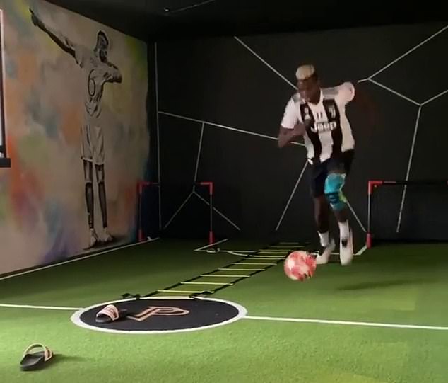 Vì sao Pogba mặc áo Juventus khi tập luyện với MU?