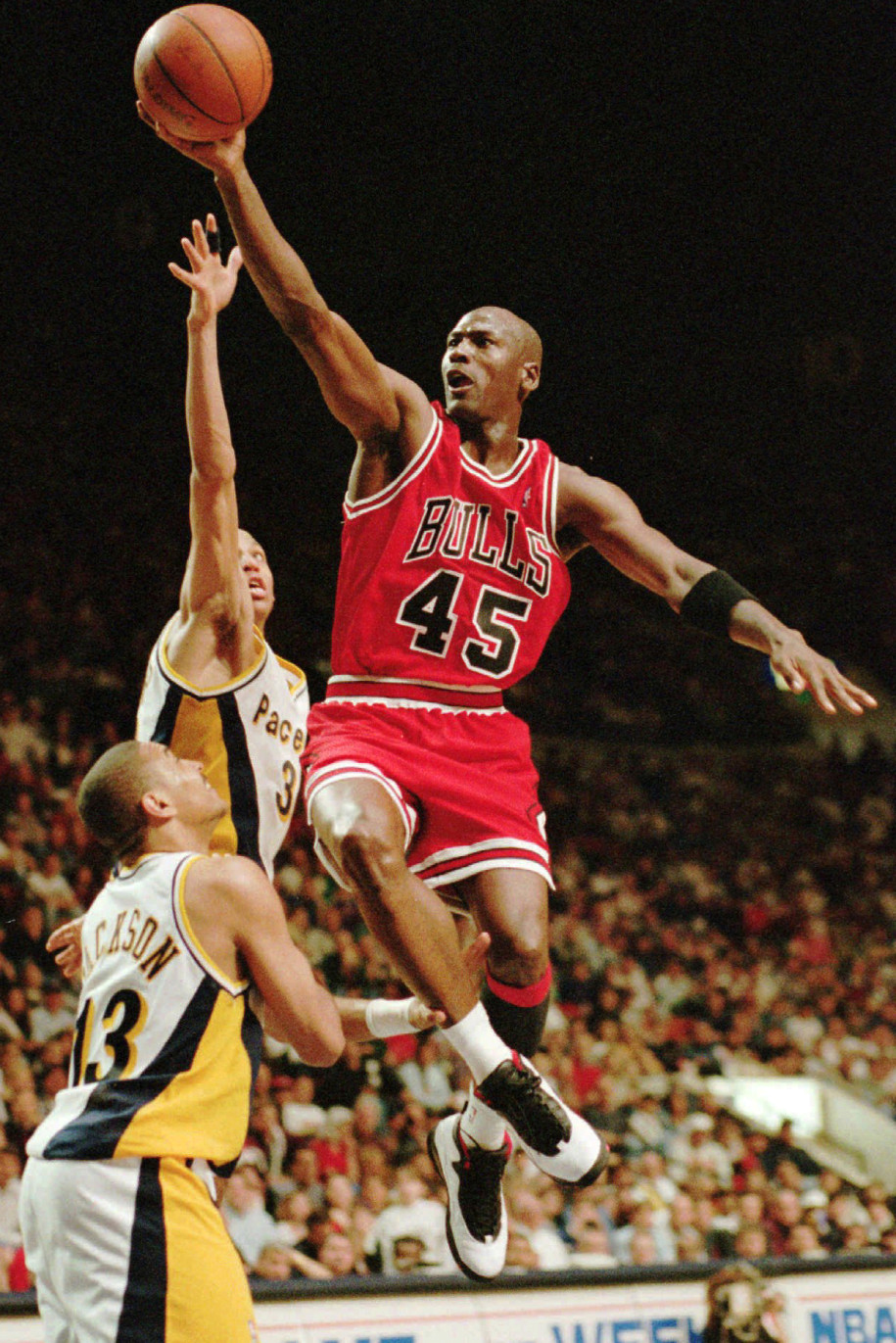 25 năm nhìn lại nước đi lịch sử của huyền thoại Michael Jordan: Tôi đã trở lại!