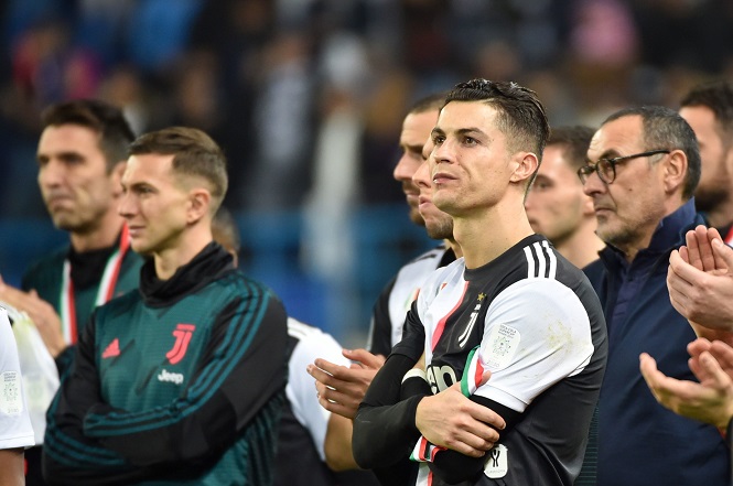 Ronaldo mất bao nhiêu tiền nếu phải giảm lương do COVID-19?