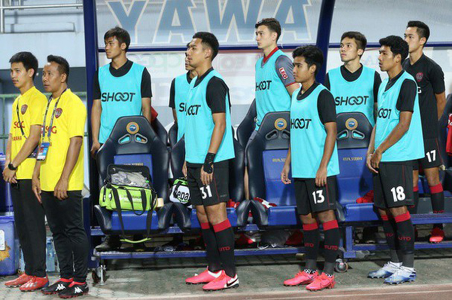 Muang Thong United tiết lộ lý do sốc đẩy Văn Lâm lên ghế dự bị