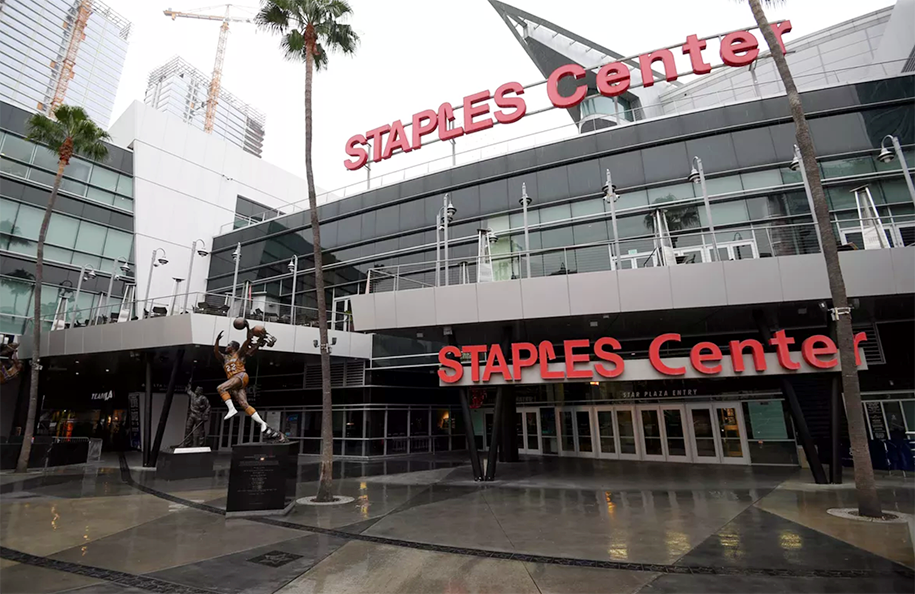 Staples Center, sân nhà của Lakers và Clippers bị coi là ổ dịch COVID-19