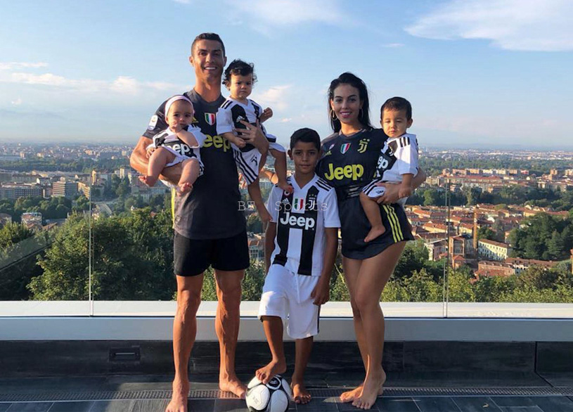 Bạn gái và các con của Ronaldo là ai?