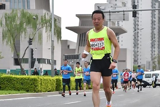 “Forrest Gump Trung Quốc” 66 tuổi chạy hơn 500km đợt cách ly dịch COVID-19