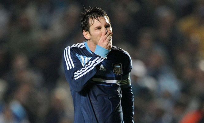 Messi khóc như đứa trẻ sau thất bại ở Copa America