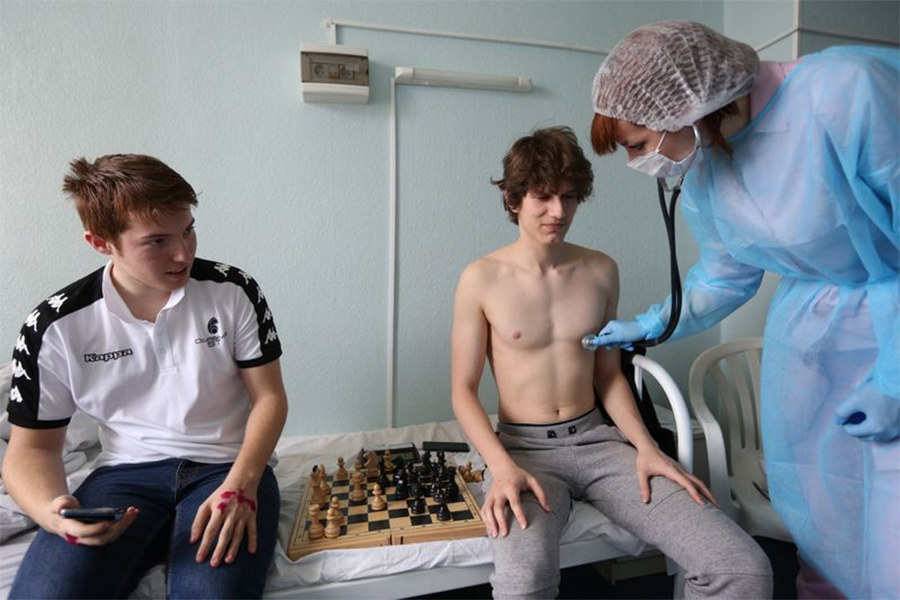 Đội cờ vua Pháp bị cách ly tại Nga: Người tính không bằng COVID-19 tính!