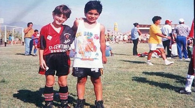 Tròn 26 năm Messi ký hợp đồng chơi bóng đầu tiên ở quê nhà