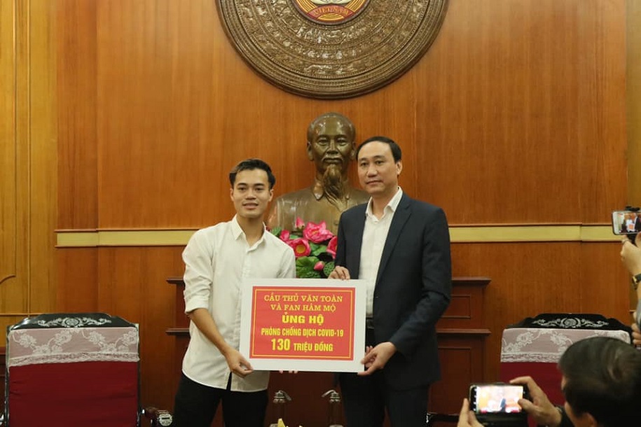Cầu thủ Việt và trách nhiệm với xã hội