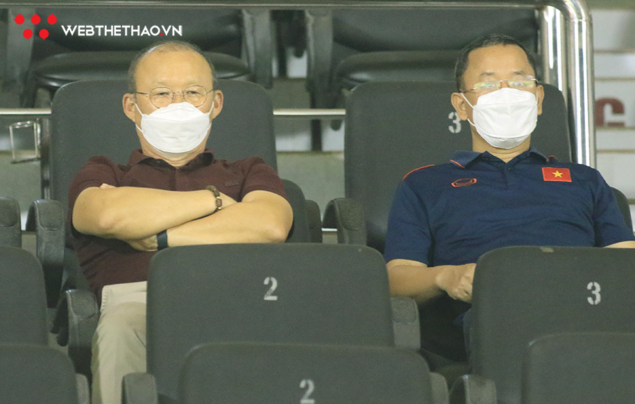 Trợ lý thầy Park gặp riêng Văn Đức sau trận đấu trên sân Thống Nhất