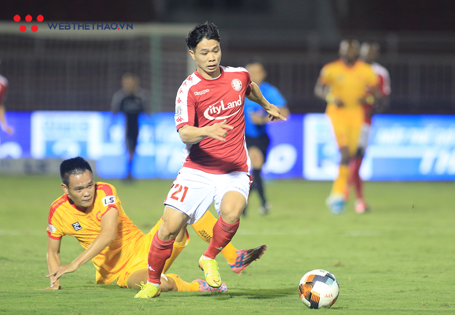 Không ghi bàn, Công Phượng vẫn khiến hàng thủ Thanh Hóa FC khốn khổ