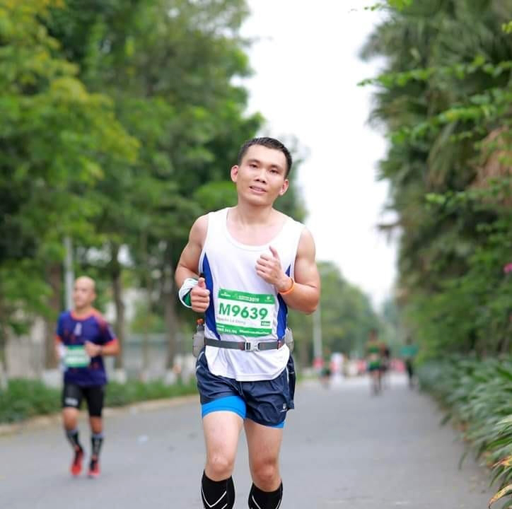 Chân chạy Việt “thách thức tiền đình” dịp cách ly toàn xã hội vì COVID-19