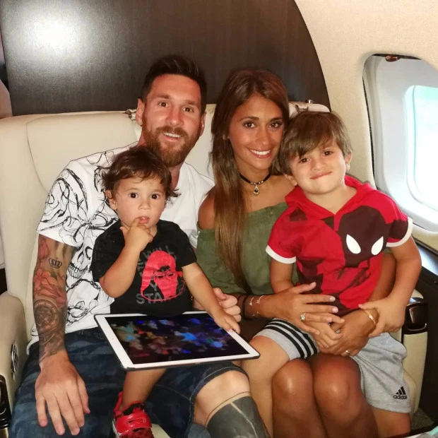 Bên trong máy bay riêng của Messi sang trọng như khách sạn