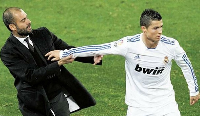 Ronaldo từng bị cựu sao Barca “cà khịa” thế nào trong trận Siêu kinh điển?