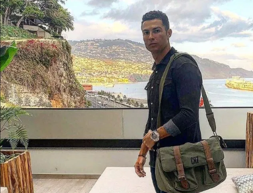Bên trong biệt thự 7 triệu euro của Ronaldo nhìn ra Đại Tây Dương
