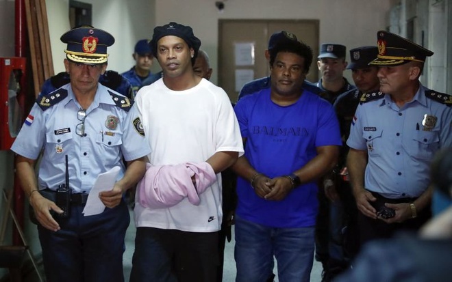 Nộp tiền để tại ngoại là gì, vì sao Ronaldinho rời nhà tù sau hơn 1 tháng tạm giam?