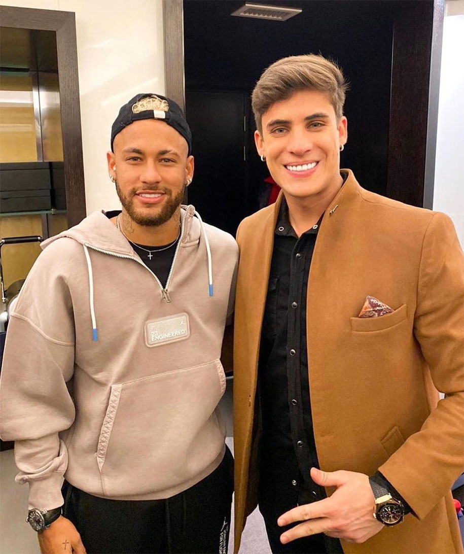 Game thủ Free Fire công khai hẹn hò với mẹ của Neymar