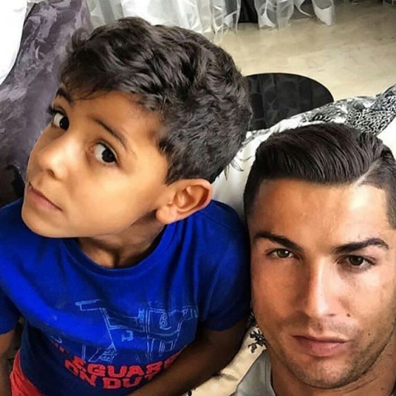 Con trai Ronaldo có thể kiếm nhiều tiền nhờ sức hút trên mạng xã hội