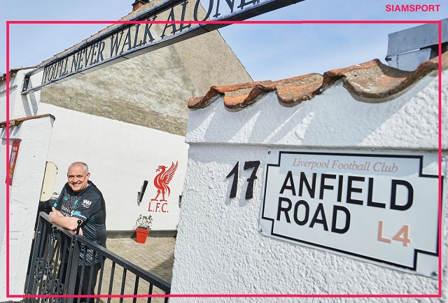 Quá yêu Liverpool, fan ngũ tuần cải tạo nhà thành sân Anfield