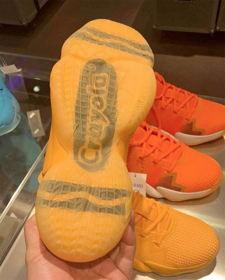 Donovan Mitchell hé lộ mẫu giày signature thứ hai với Adidas