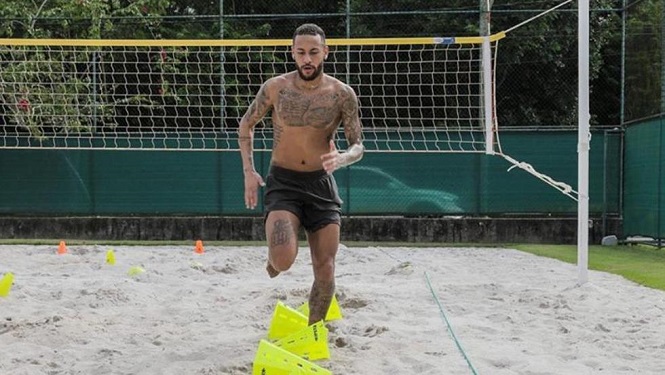 Tại sao Neymar có thể bị cấm trở lại Pháp tập trung với PSG?