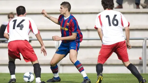 Các tài năng trẻ của Barca từng thất bại ở La Masia như thế nào?