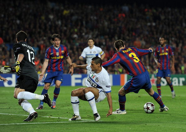 Tròn 10 năm Mourinho khiến Messi và Guardiola ôm hận ở Nou Camp