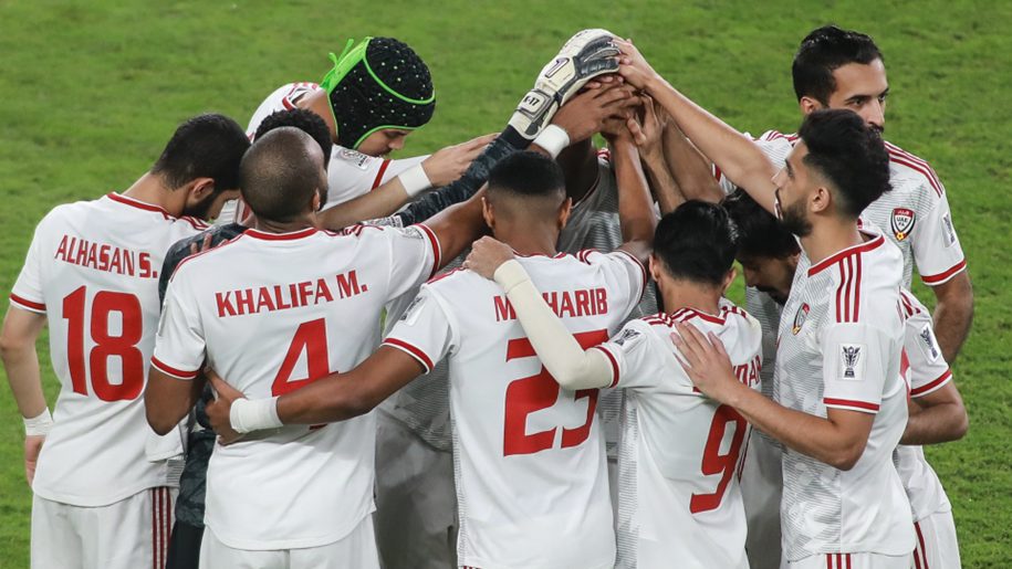 AFC ấn tượng hình ảnh ĐT Việt Nam ăn mừng cùng CĐV ở Asian Cup 2019