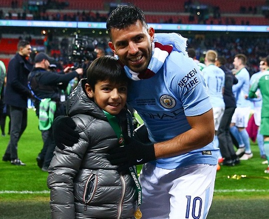 Bộ ảnh “chất lừ” của Benjamin, con trai tiền đạo Kun Aguero