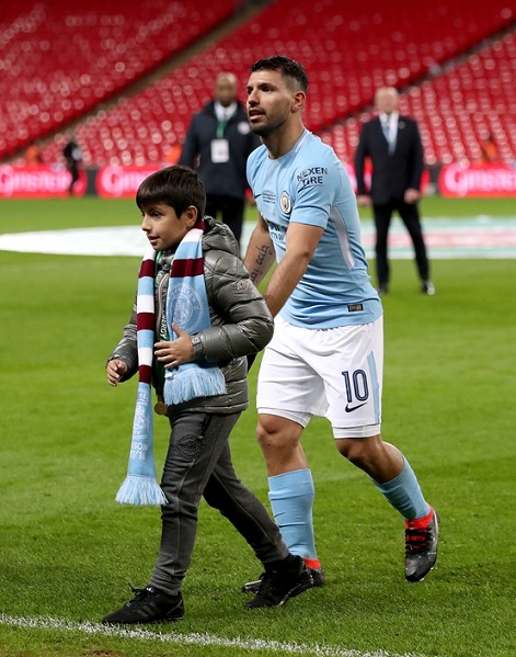 Bộ ảnh “chất lừ” của Benjamin, con trai tiền đạo Kun Aguero