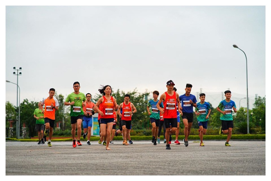 Công viên mở cửa sau dịch COVID-19, CLB chạy tổ chức giải phong trào “mini half marathon”