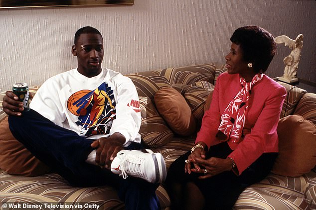 Từ bỏ adidas, Michael Jordan tạo nên đế chế tỷ đô với Nike vì mẹ